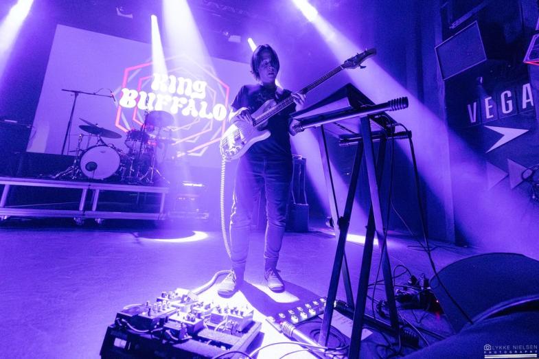  Det psykedeliske rockband King Buffalo vuggede publikum i Store VEGAs vugge, da de spillede som næstsidste band på A Colossa